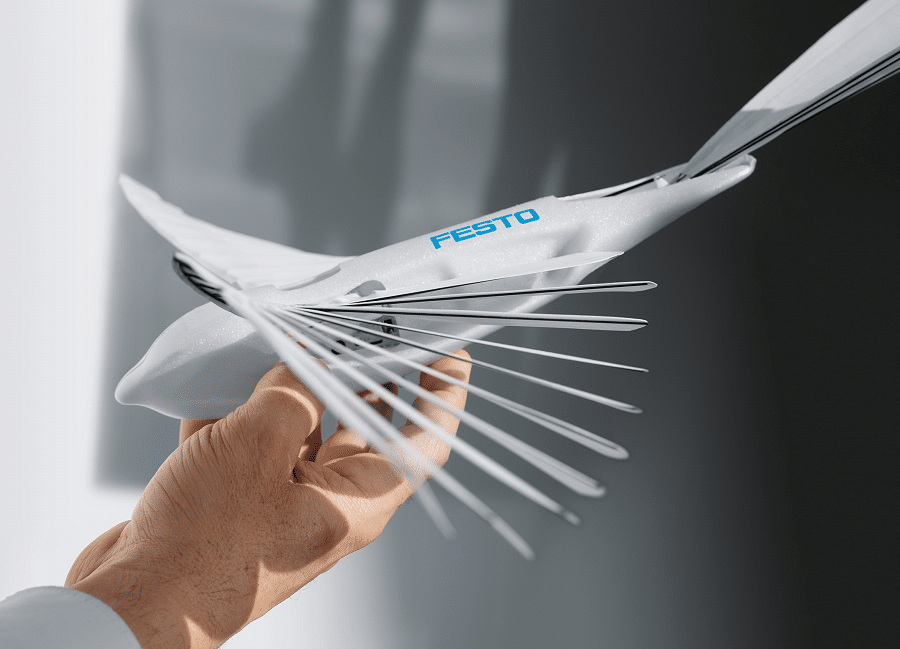 La última innovación para la industria es un pájaro robótico