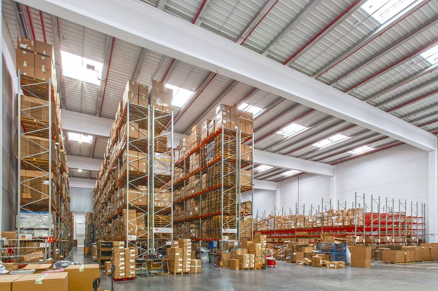 AR Racking instala estanterías para pallets y para picking en el almacén de Grup Sevica