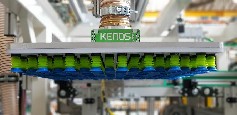 Manipulación automática de paquetes de pasta con el plano aspirante Kenos® KVGL de Piab