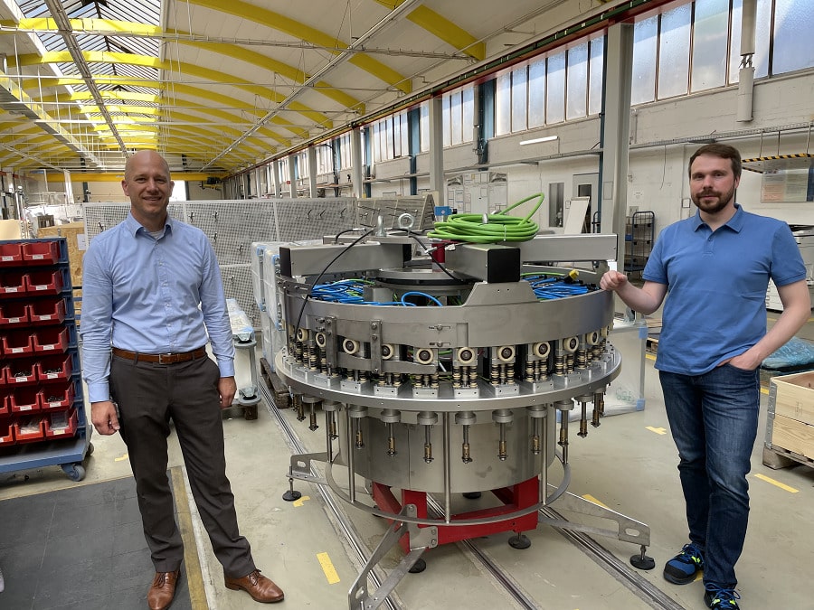 Embotelladora que ahorra material y energía, y es totalmente libre de lubricación